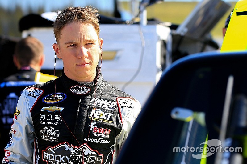 Nemechek aparece no fim e vence segunda seguida na Truck