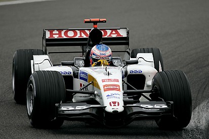 Button ma többek között Barrichello ellen is meg fog küzdeni
