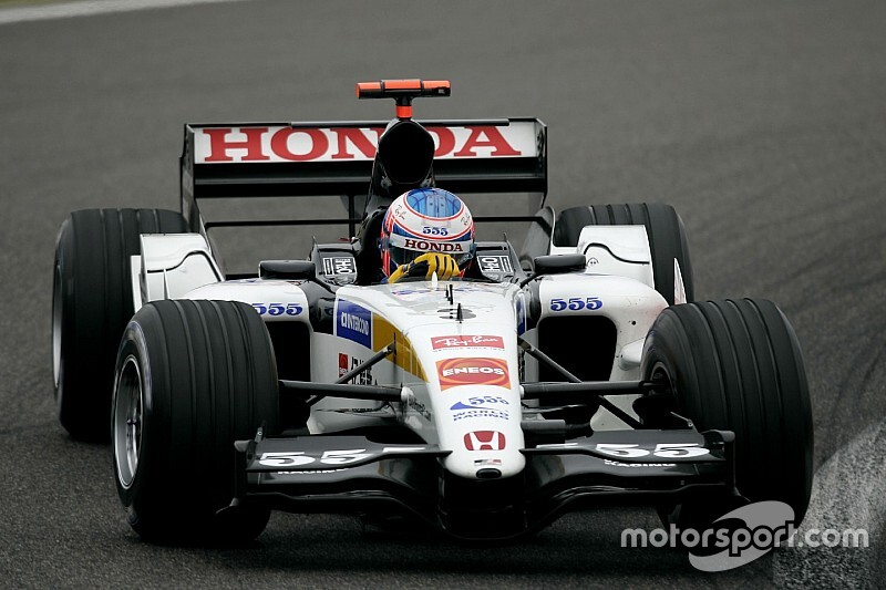 Button ma többek között Barrichello ellen is meg fog küzdeni