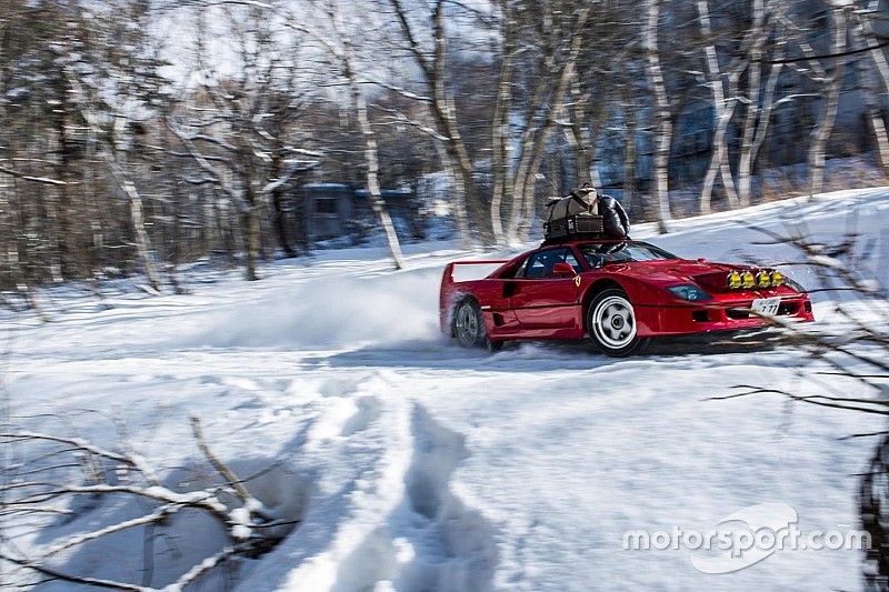 Відео: Дріфт на Ferrari F40 по снігу