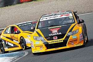 Silverstone BTCC: Shedden closes on points lead with Race 3 win