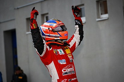 Aussie prospect Mawson stays in F4 for 2016