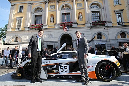 La McLaren di Alex Fontana nel cuore di Lugano!