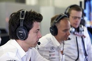 Mercedes: cenário “imprevisto” originou ordem de equipe