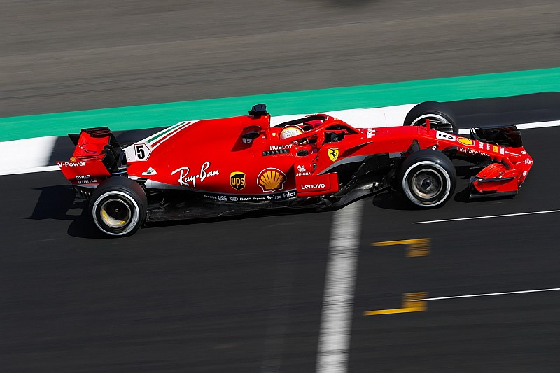 Vettel reage e supera Hamilton no TL2 em Silverstone