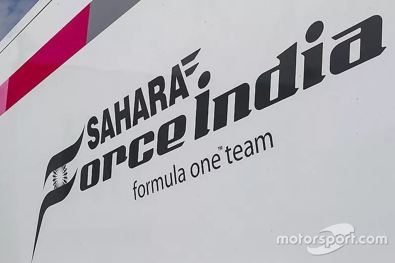 Force India logo en un camión
