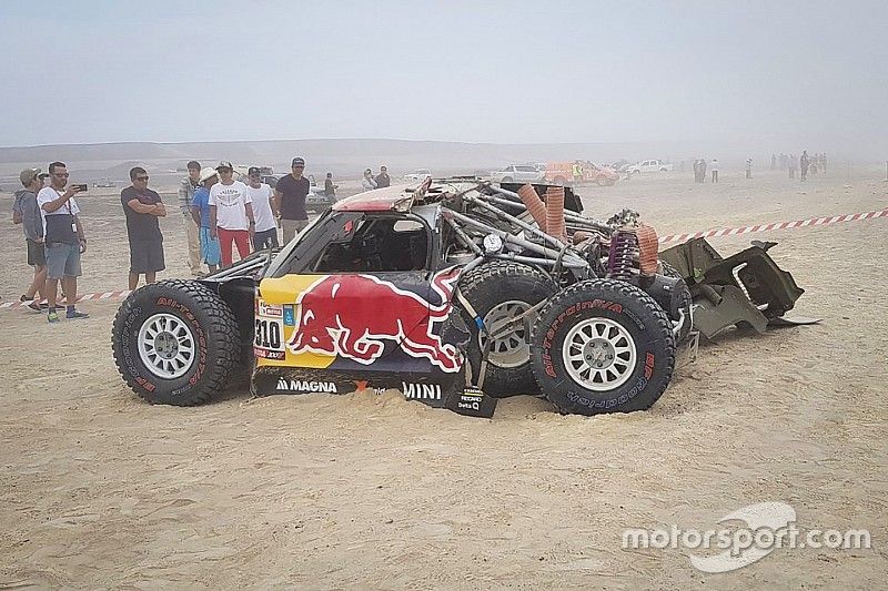 Menzies giró "siete u ocho veces" antes de abandonar el Dakar