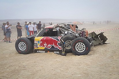 Video: Megaklapper maakt einde aan Dakar-debuut Menzies