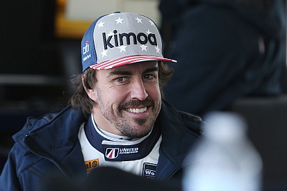 Alonso ledobta a humorbombát Daytonában: neki hosszabb öv kell