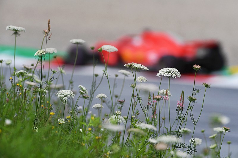 Vettel egy hajszállal nyerte Hamilton előtt a harmadik szabadedzést Ausztriában