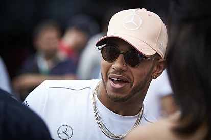 Hamilton betolja a McLarent, de megvan a pole Kanadában