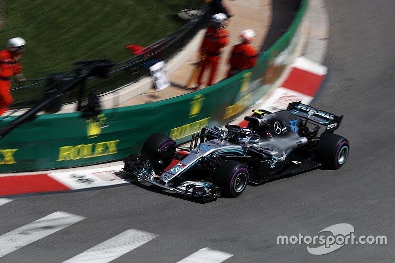 Hamilton: "Más cerca de lo esperado de Red Bull y Ferrari"