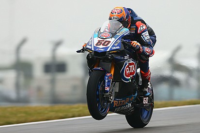 Donington, Gara 1: van der Mark regala la vittoria a Yamaha. 2° Rea