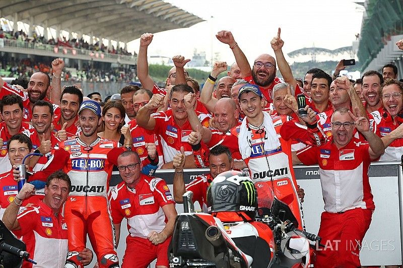 Yarış galibi Andrea Dovizioso, Ducati Team, 2. Jorge Lorenzo, Ducati Team