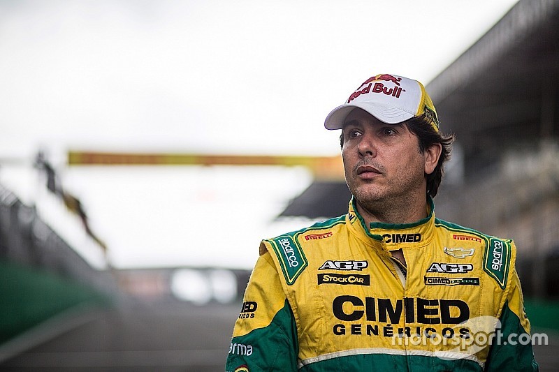 Cacá Bueno lidera 'pré-temporada' da Stock Car sob chuva no Velopark