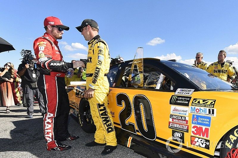 Matt Kenseth, Joe Gibbs Racing Toyota, mit Dale Earnhardt Jr., Hendrick Motorsports Chevrolet