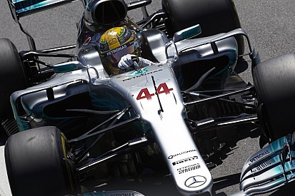 Hamilton: "Fa schifo avere solo tre motori per la stagione 2018!"