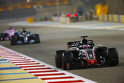 В Бахрейне от машины Haas отлетали детали. FIA это обеспокоило