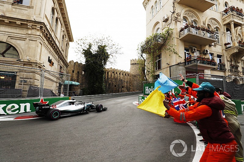 Menang di Baku, Hamilton: Balapan yang "aneh dan emosional"