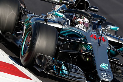 Hamilton, Melbourne öncesinde Mercedes'le yeni sözleşme istiyor