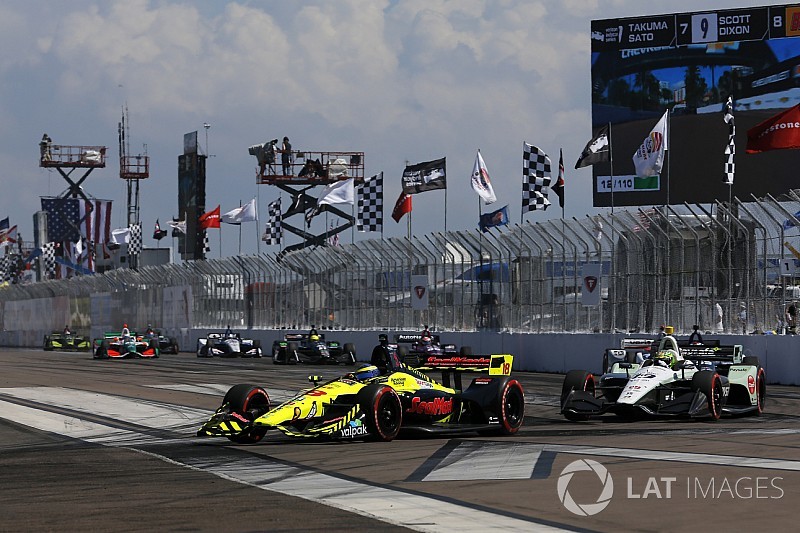 IndyCar en una carrera casi bate los adelantamientos de F1 en todo 2017