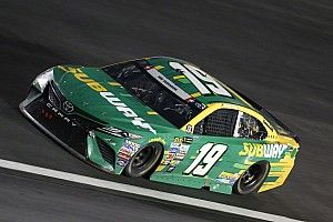 Мексиканский пилот NASCAR потерял спонсора из-за пончиков конкурента