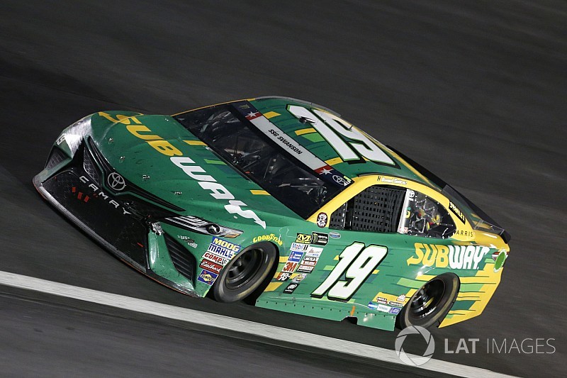 Мексиканский пилот NASCAR потерял спонсора из-за пончиков конкурента
