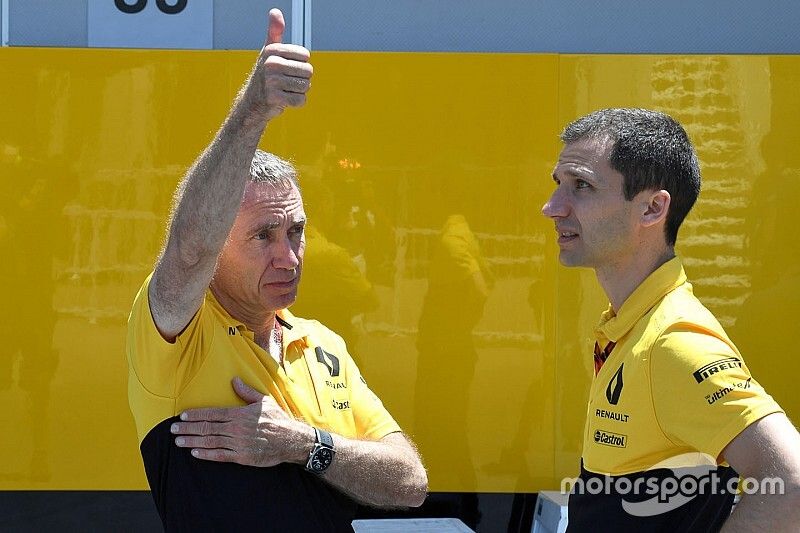 Bob Bell, Renault Sport F1 Team at Renault Sport F1 Team and Remi Taffin, Head of Renault Sport F1 Track Operations