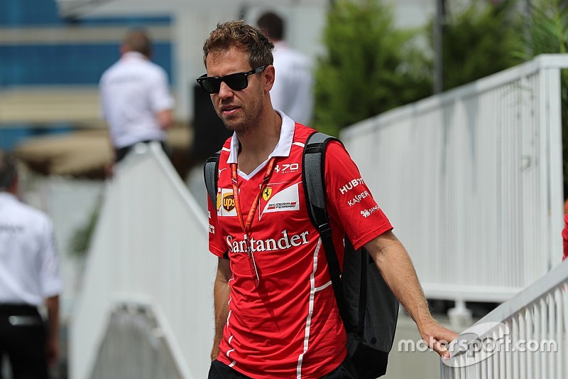 Vettel: Övgüyü Mercedes'ten daha çok hak ediyoruz