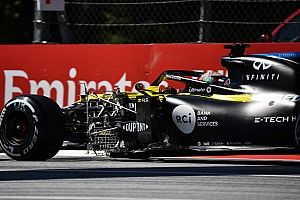 Videón, ahogy Ricciardo nagy erővel nekivágódik a falnak a Stájer Nagydíjon