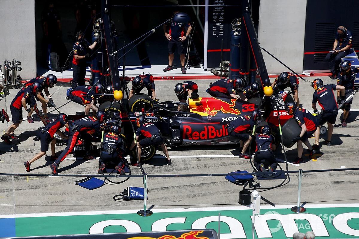 Red Bull нашла причину схода Ферстаппена в Австрии