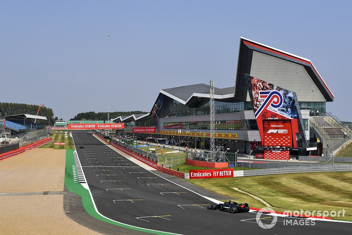 Sirkuit Silverstone Abadikan Nama Hamilton di Pit