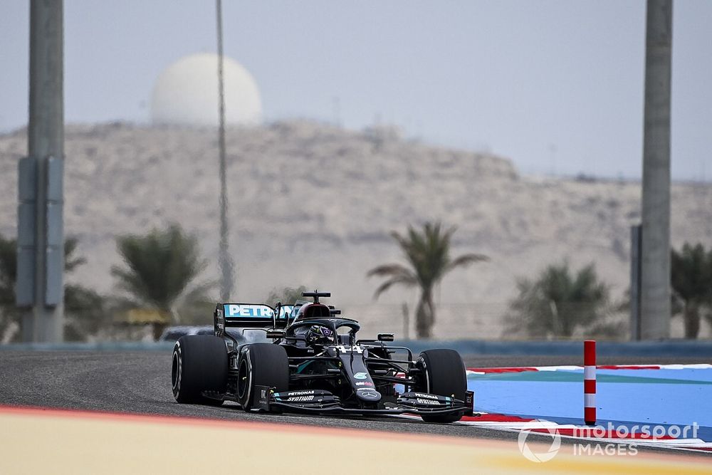 Hamilton trapt F1-weekend in Bahrein af met snelste tijd