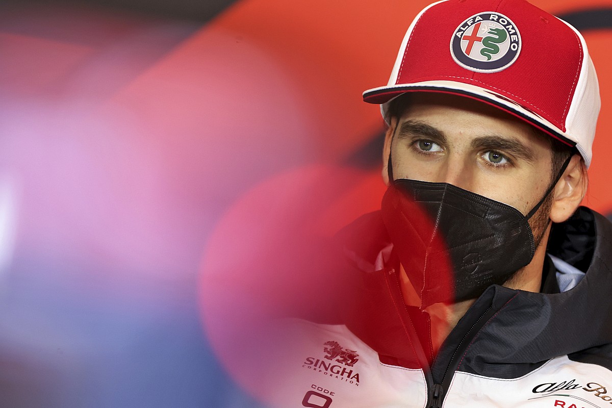 Giovinazzi: "Alpine ve Aston Martin'e artık çok daha yakınız"
