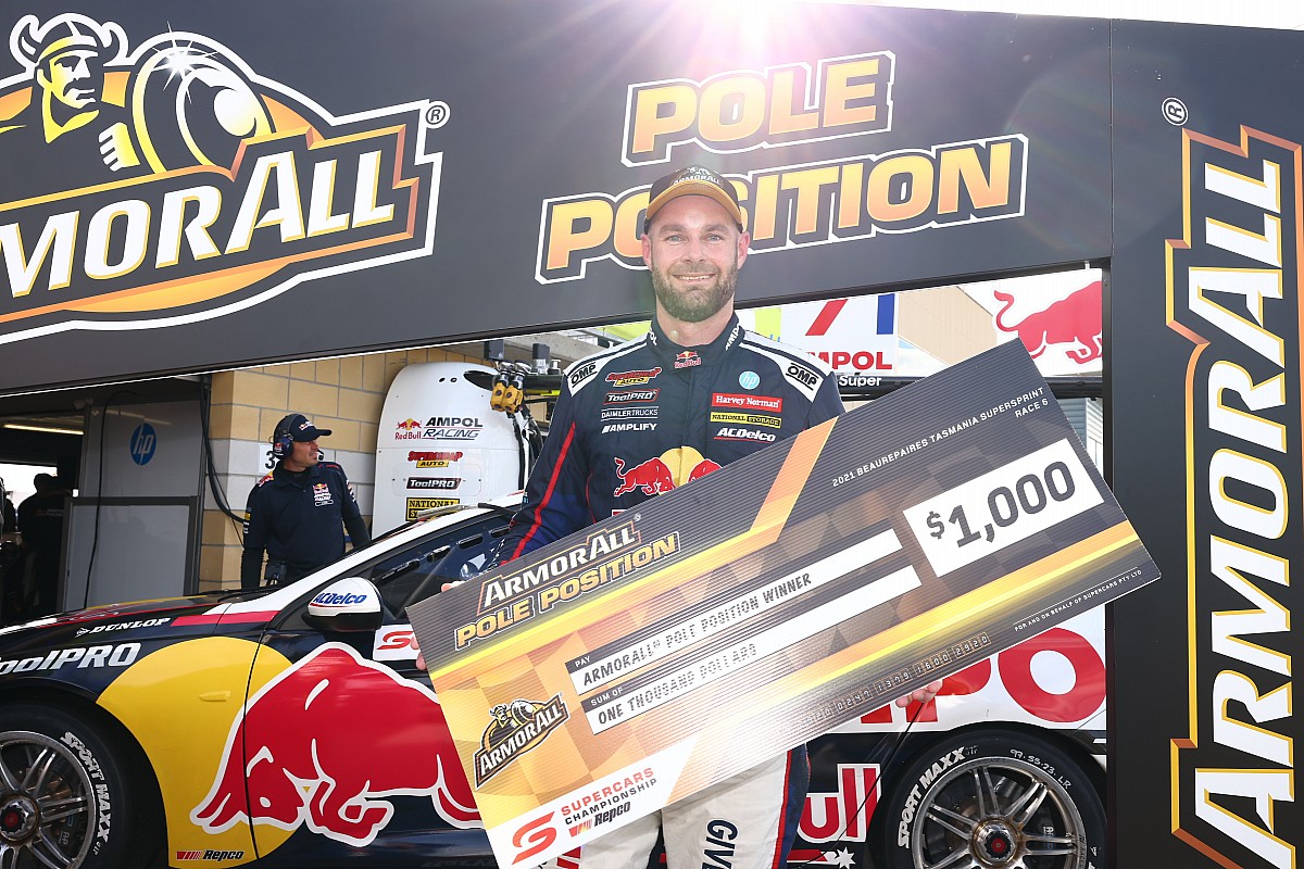 Tasmania Supercars: Van Gisbergen storms to record pole