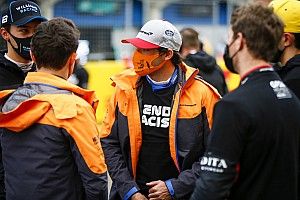 Sainz: "Hamilton'ı yenebilecek çok az sürücü var"