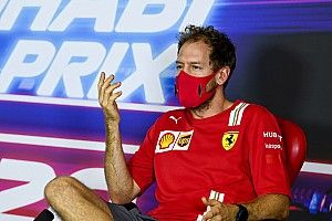 Vettel: "Non parlo". Ma riscrive e canta Azzurro per la Ferrari!