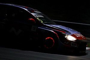 Michelisz brilla nella notte di Sepang, Pole anche per Gara 3