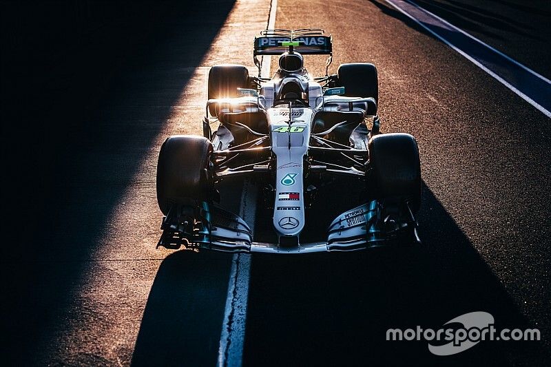 Росси против Хэмилтона: в Mercedes объяснили разницу