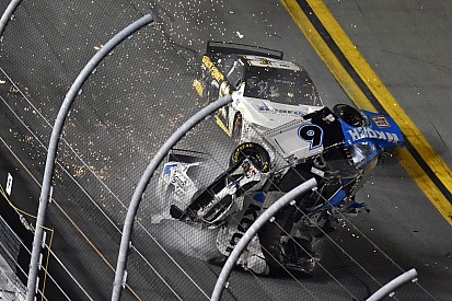 VIDEO: Newman crasht in laatste ronde van Daytona 500