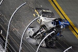 VIDEO: Newman crasht in laatste ronde van Daytona 500