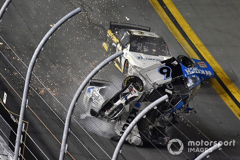 VIDEO: Newman crasht in laatste ronde van Daytona 500