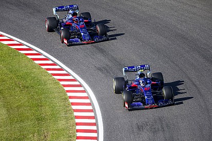 Mennyit tudnak Raikkönenről a Toro Rosso pilótái? (videó)