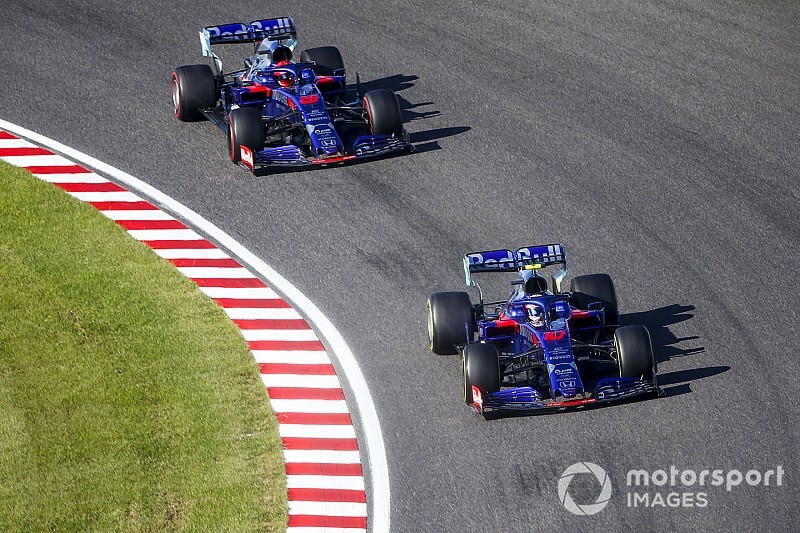 Mennyit tudnak Raikkönenről a Toro Rosso pilótái? (videó)