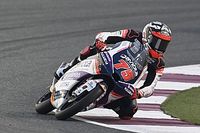 Moto3: Arenas beffa McPhee a Losail, piovono penalità