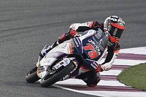 Moto3: Arenas beffa McPhee a Losail, piovono penalità