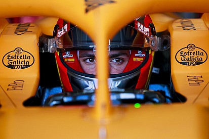 Сайнс: McLaren тяжело бороться с прошлогодними Red Bull и Mercedes