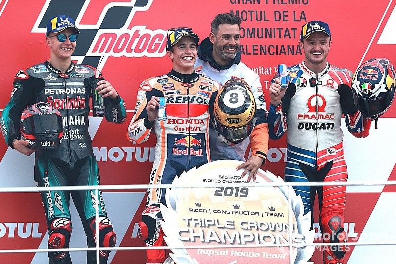 Márquez cierra el Mundial con su 12º triunfo y da a Honda la Triple Corona
