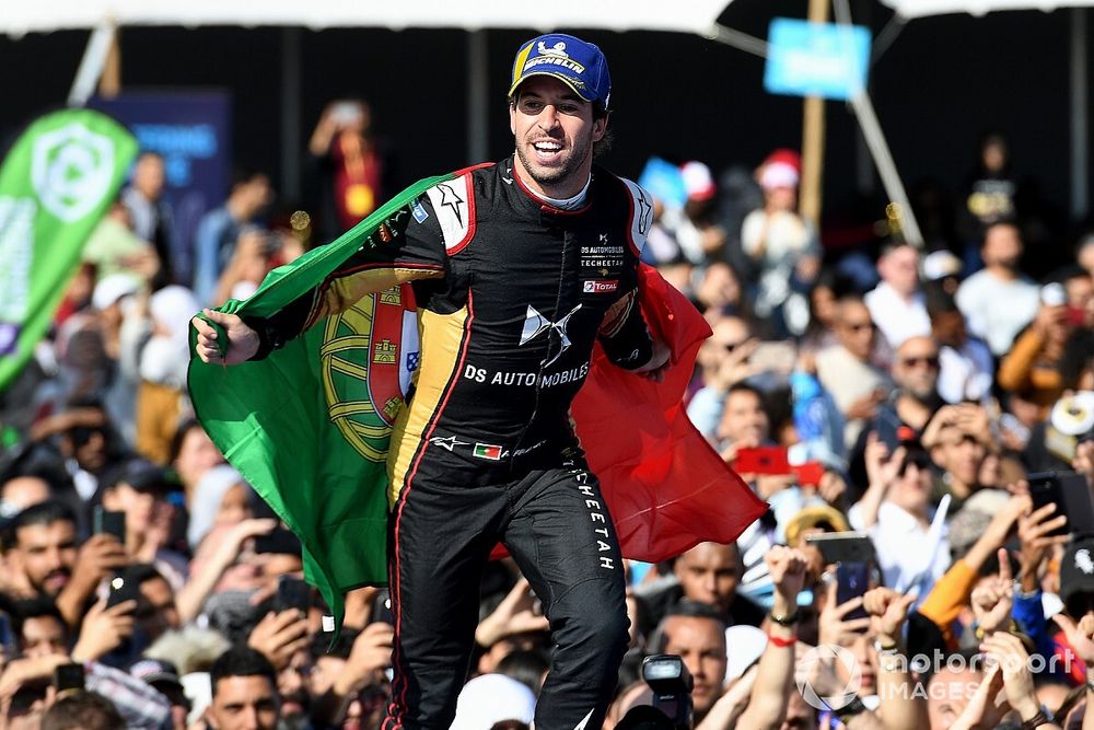 Дубль DS Techeetah сделал да Кошту чемпионом Формулы Е