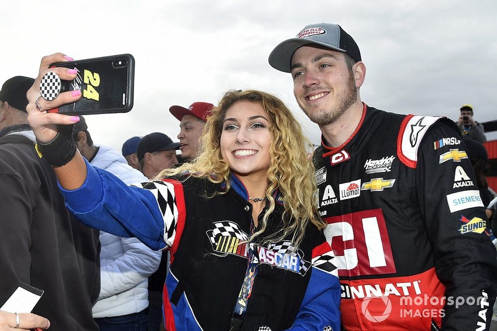 Alex Bowman gets 2021 Hendrick Motorsports contract extension